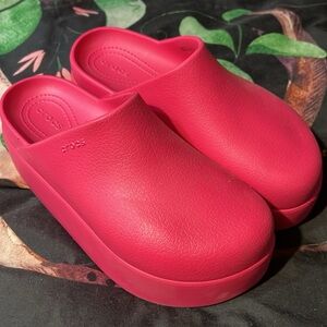 CROCS Bold Pink Slip-On Clogs